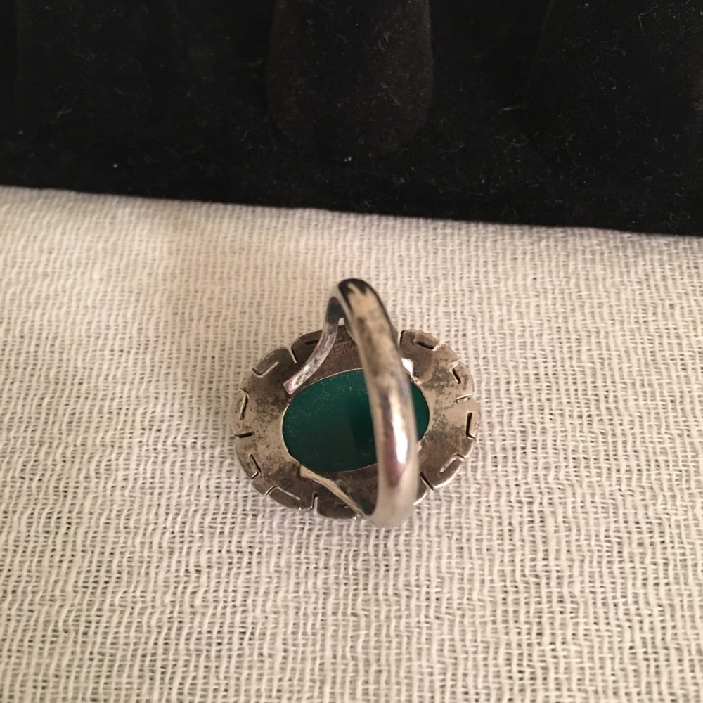 Sterling Silver with Green Gemstone Ring - Picture 7 of 8